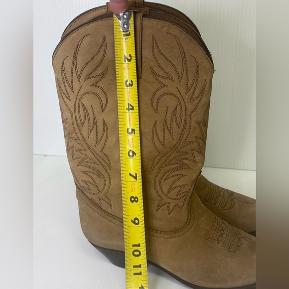 🤠”ACME” Women’s Vintage Beautiful Mid-Calf Caramel/Tan Cowboy Boots
Size 8🐴 - Picture 15 of 17